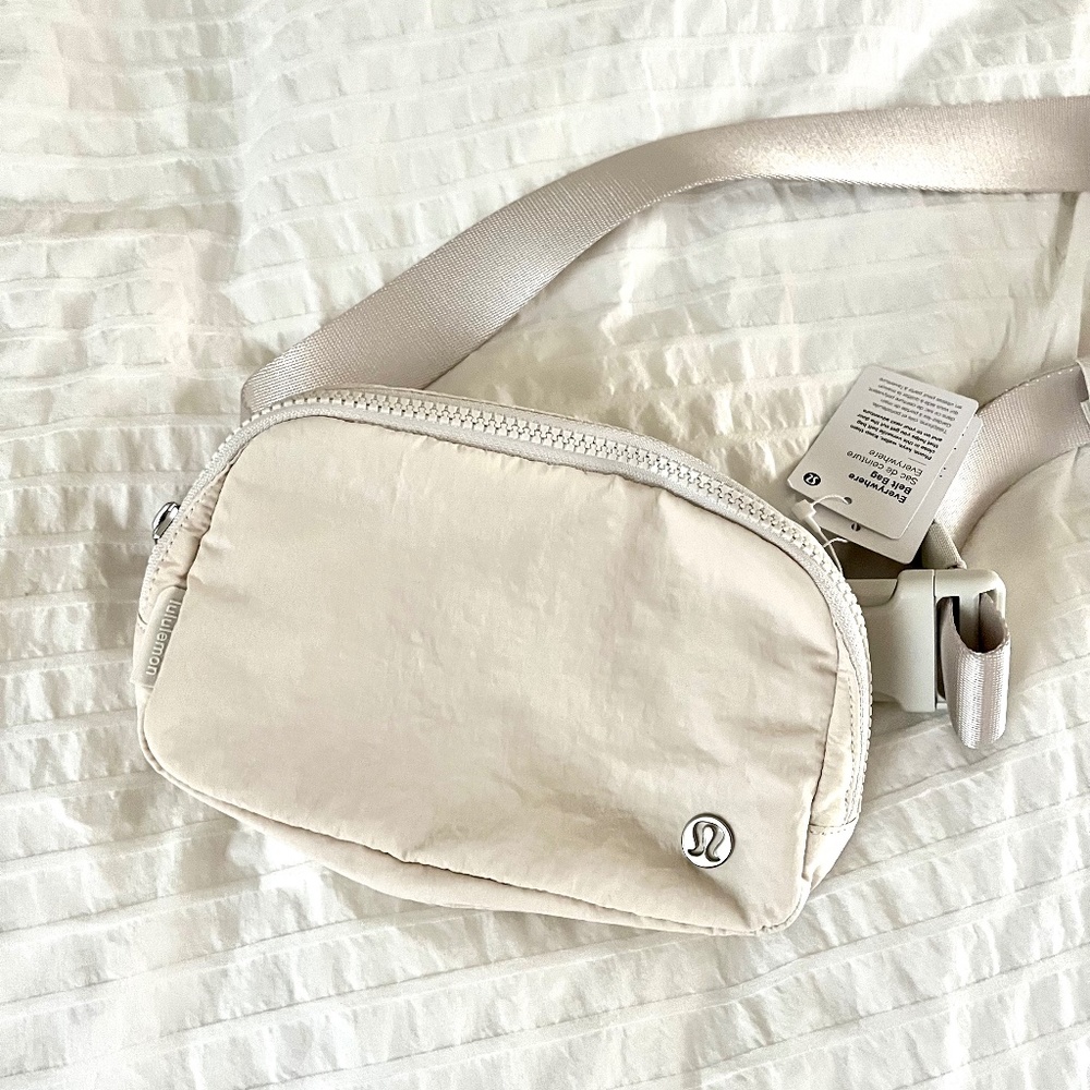 Lululemon Belt Bag NWT white textured
